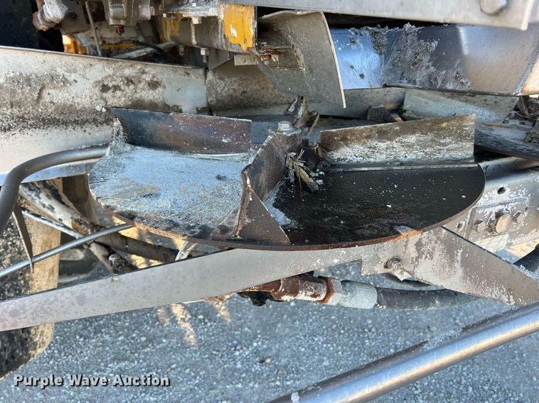 image for item NI9110 1999 Ag-Chem Terra Gator 8104  applicator