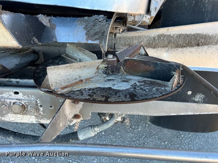 image for item NI9110 1999 Ag-Chem Terra Gator 8104  applicator