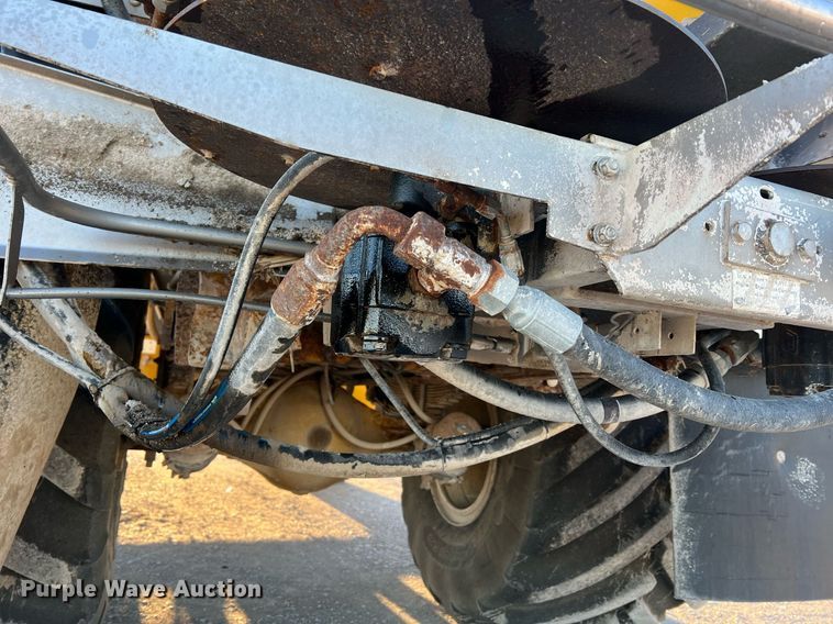 image for item NI9110 1999 Ag-Chem Terra Gator 8104  applicator