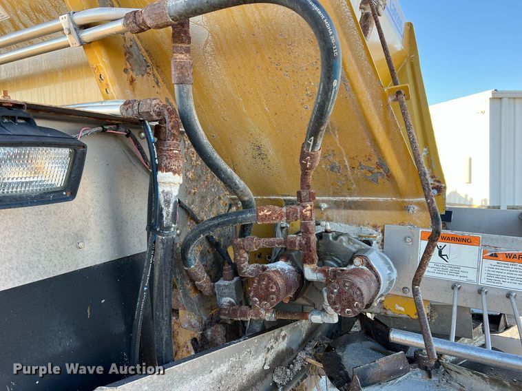 image for item NI9110 1999 Ag-Chem Terra Gator 8104  applicator