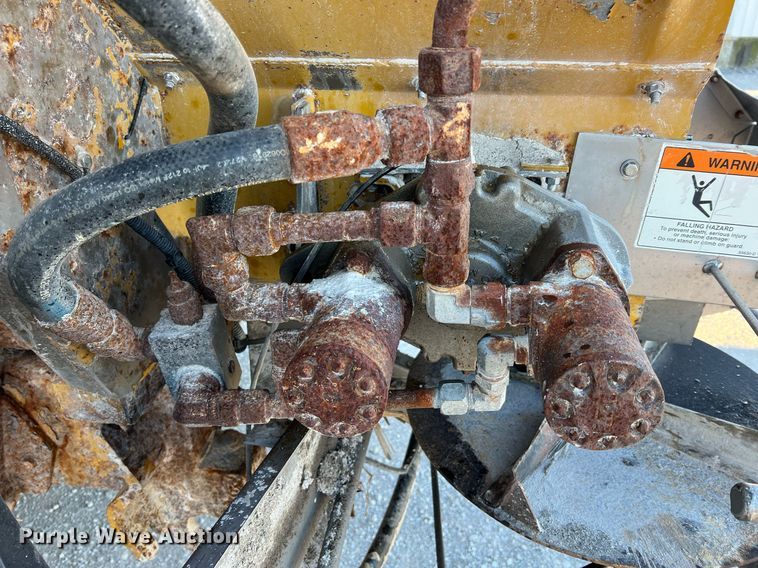 image for item NI9110 1999 Ag-Chem Terra Gator 8104  applicator