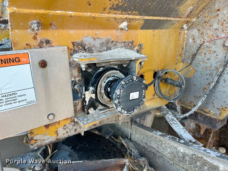 image for item NI9110 1999 Ag-Chem Terra Gator 8104  applicator