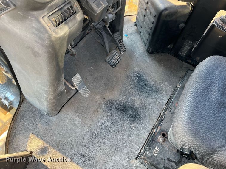 image for item NI9110 1999 Ag-Chem Terra Gator 8104  applicator