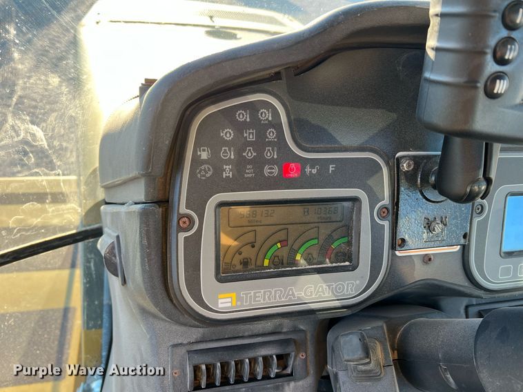 image for item NI9110 1999 Ag-Chem Terra Gator 8104  applicator