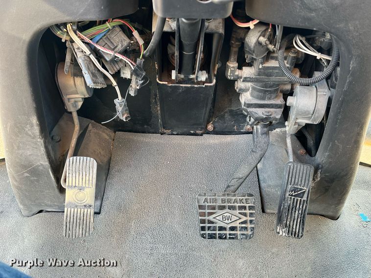 image for item NI9110 1999 Ag-Chem Terra Gator 8104  applicator