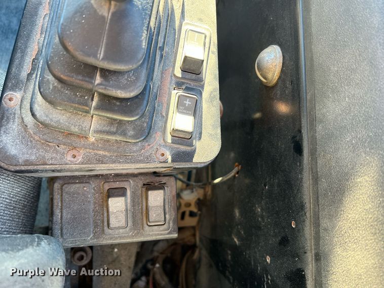 image for item NI9110 1999 Ag-Chem Terra Gator 8104  applicator