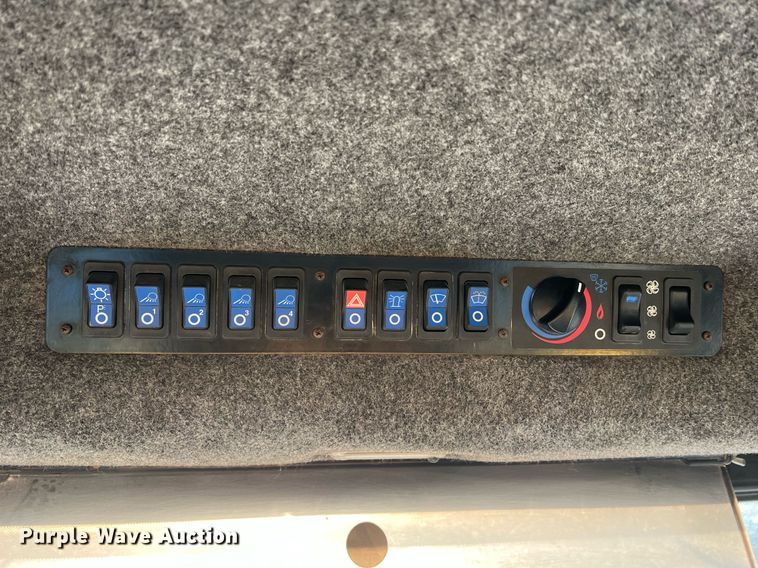 image for item NI9110 1999 Ag-Chem Terra Gator 8104  applicator