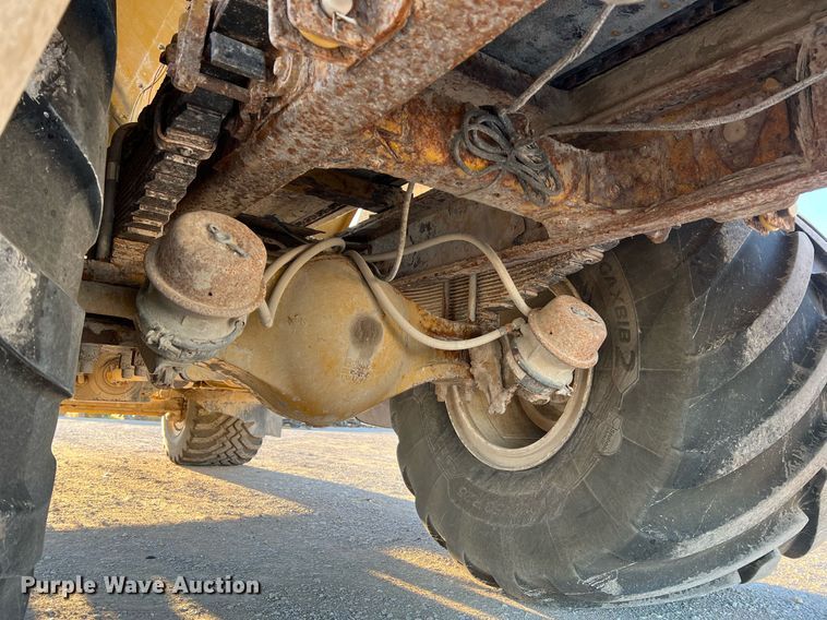 image for item NI9110 1999 Ag-Chem Terra Gator 8104  applicator