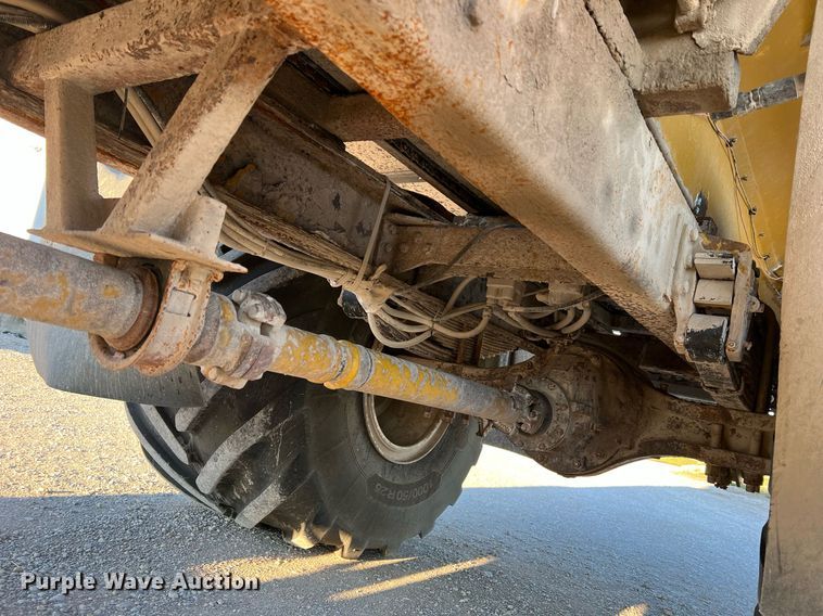 image for item NI9110 1999 Ag-Chem Terra Gator 8104  applicator