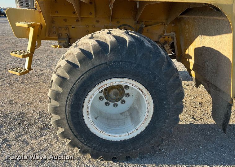 image for item NI9110 1999 Ag-Chem Terra Gator 8104  applicator