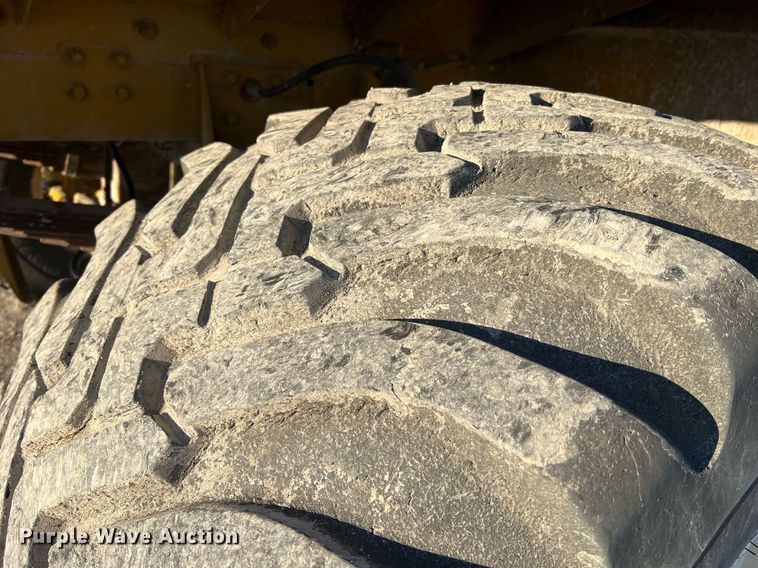 image for item NI9110 1999 Ag-Chem Terra Gator 8104  applicator