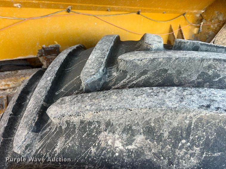 image for item NI9110 1999 Ag-Chem Terra Gator 8104  applicator