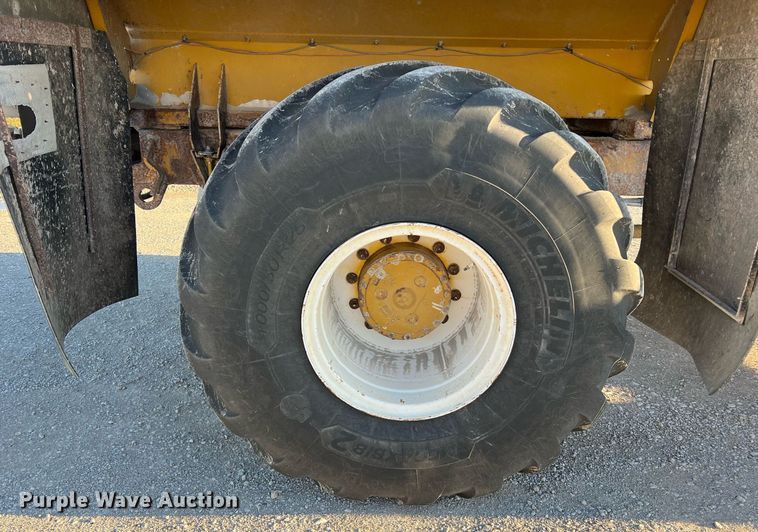 image for item NI9110 1999 Ag-Chem Terra Gator 8104  applicator