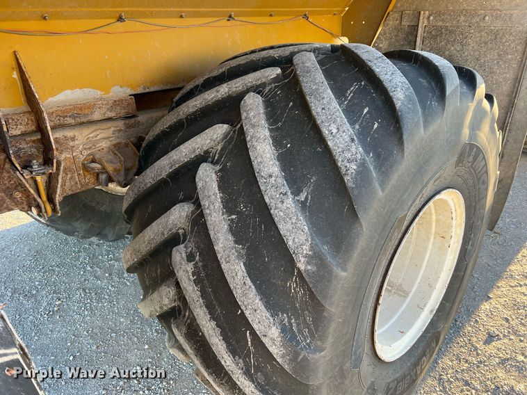 image for item NI9110 1999 Ag-Chem Terra Gator 8104  applicator