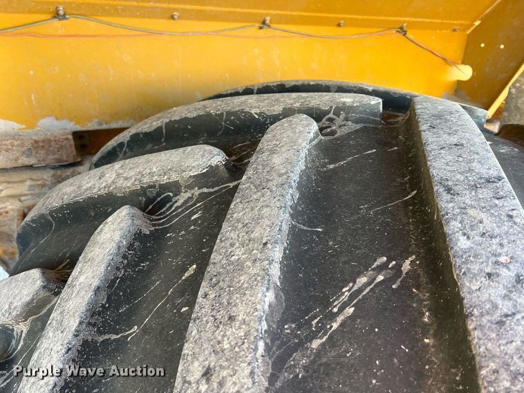 image for item NI9110 1999 Ag-Chem Terra Gator 8104  applicator