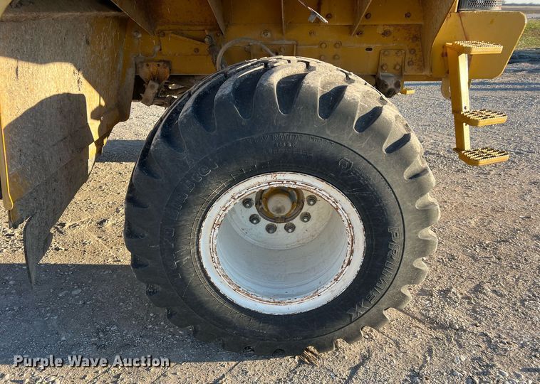 image for item NI9110 1999 Ag-Chem Terra Gator 8104  applicator