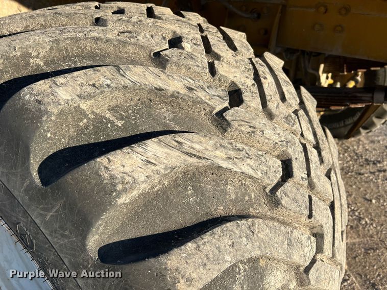 image for item NI9110 1999 Ag-Chem Terra Gator 8104  applicator