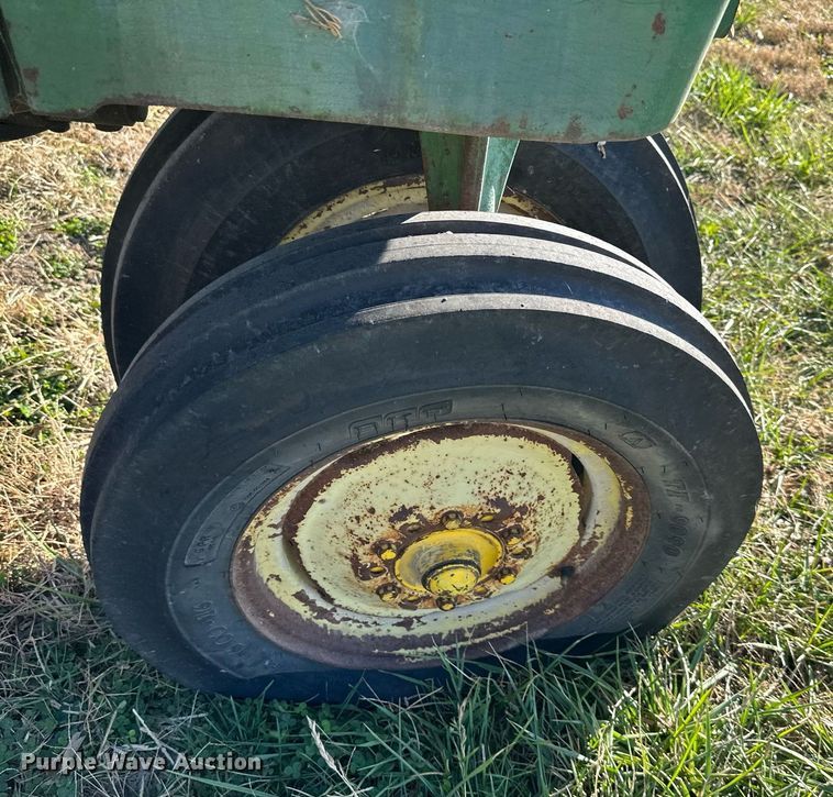 image for item NL9104 1963 John Deere 2010  tractor