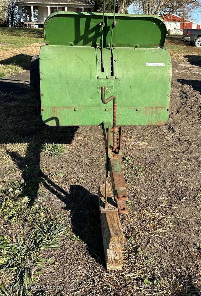 image for item NL9105 John Deere H  manure spreader