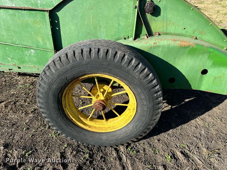 image for item NL9105 John Deere H  manure spreader