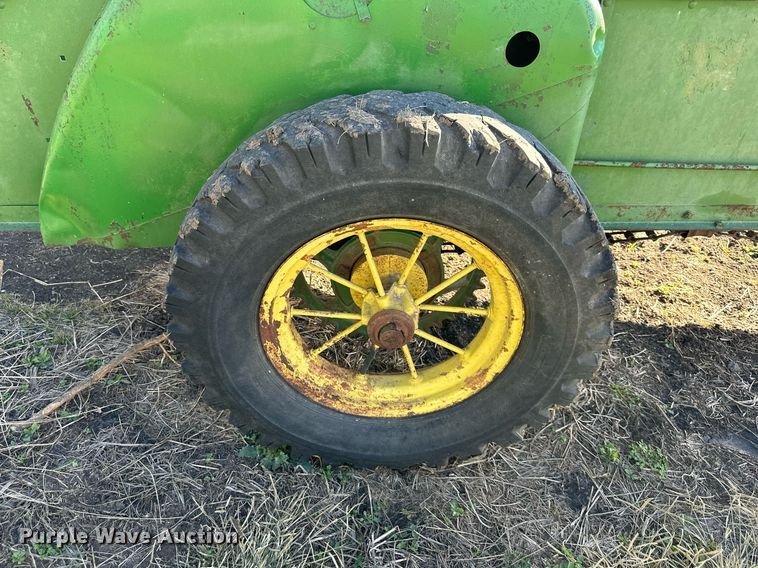 image for item NL9105 John Deere H  manure spreader