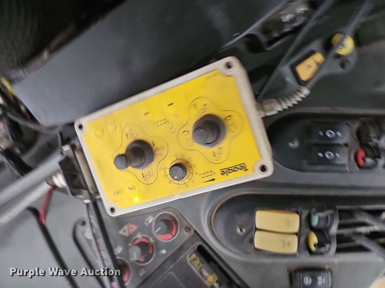 image for item NP9053 2006 Teagle 8080  bale processor