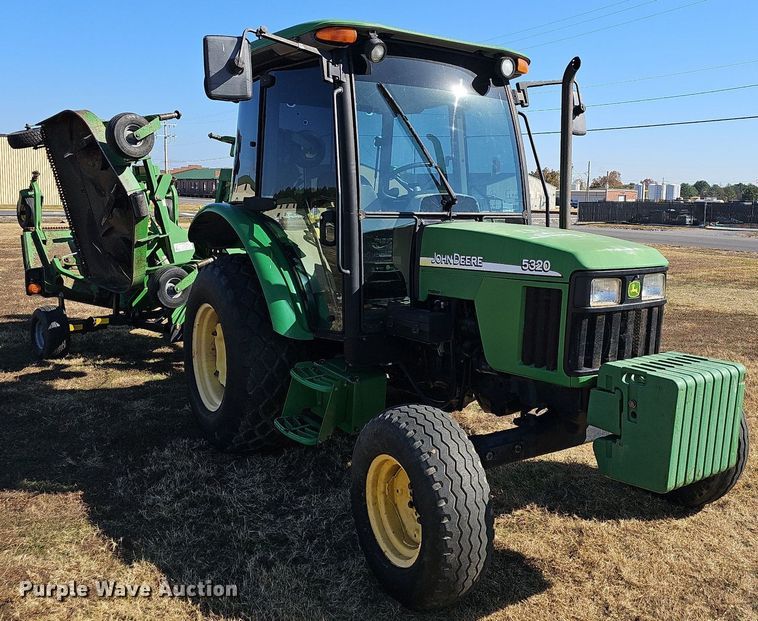 image for item NP9118 2004 John Deere 5320  tractor