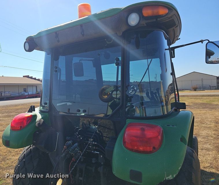 image for item NP9118 2004 John Deere 5320  tractor