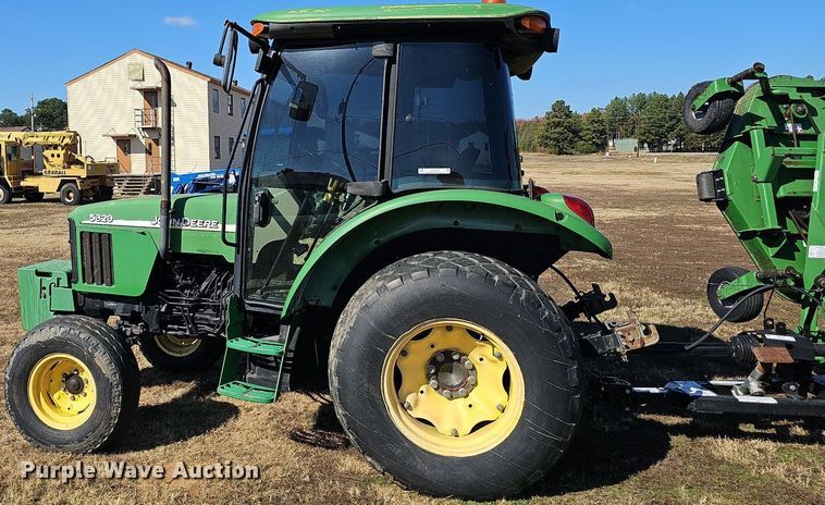 image for item NP9118 2004 John Deere 5320  tractor