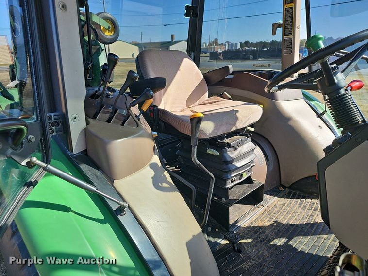 image for item NP9118 2004 John Deere 5320  tractor