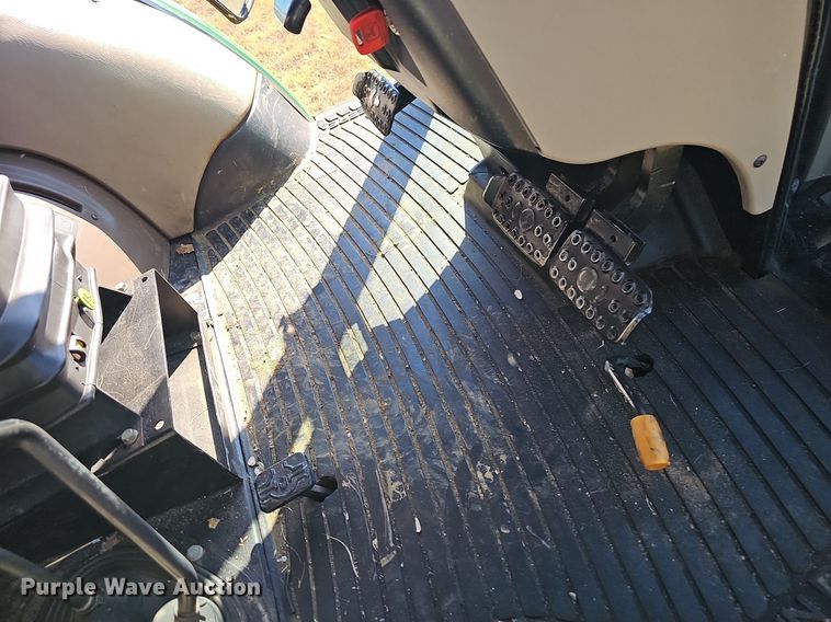 image for item NP9118 2004 John Deere 5320  tractor