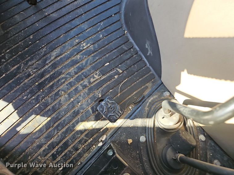 image for item NP9118 2004 John Deere 5320  tractor