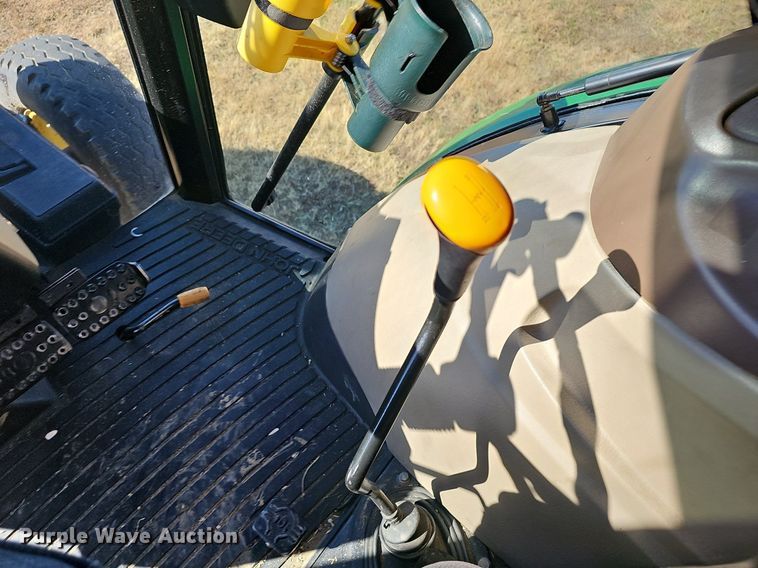 image for item NP9118 2004 John Deere 5320  tractor