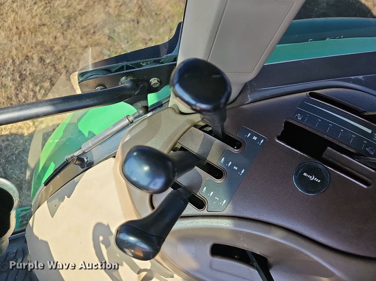 image for item NP9118 2004 John Deere 5320  tractor