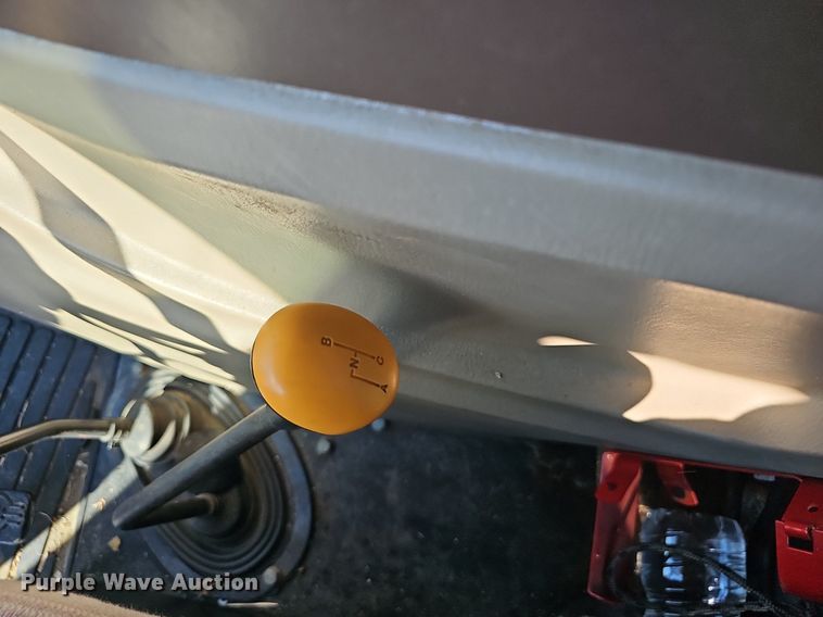 image for item NP9118 2004 John Deere 5320  tractor