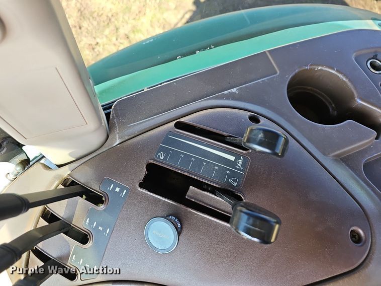 image for item NP9118 2004 John Deere 5320  tractor