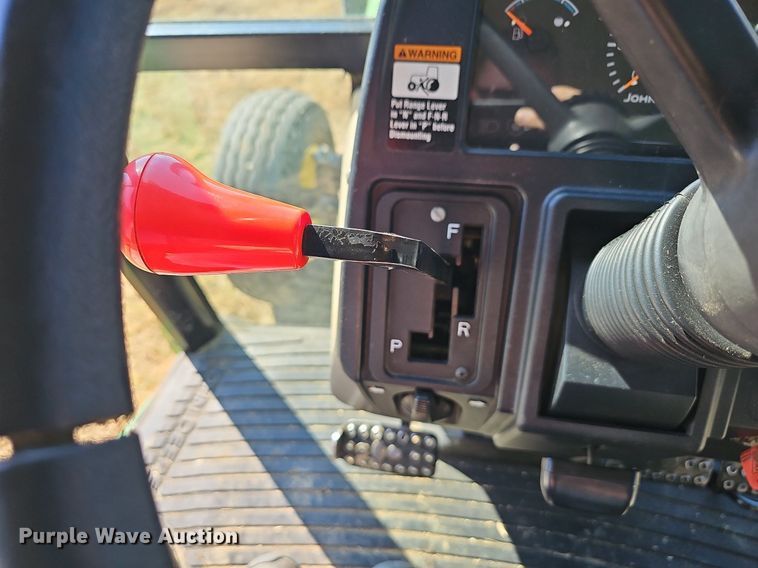 image for item NP9118 2004 John Deere 5320  tractor