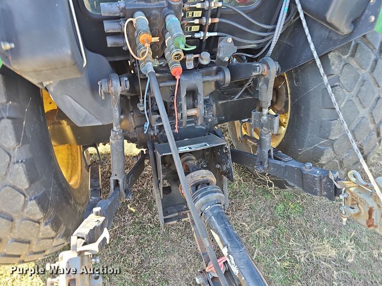 image for item NP9118 2004 John Deere 5320  tractor