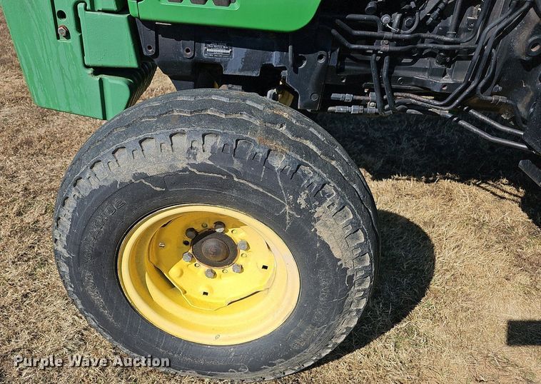 image for item NP9118 2004 John Deere 5320  tractor