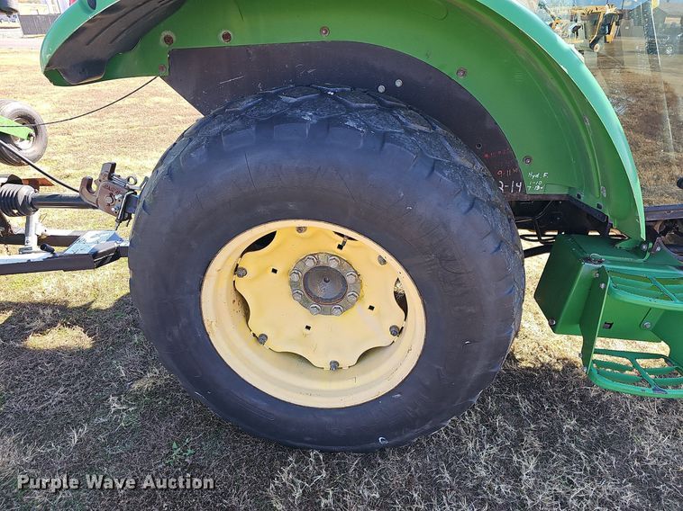 image for item NP9118 2004 John Deere 5320  tractor