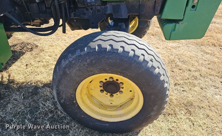 image for item NP9118 2004 John Deere 5320  tractor