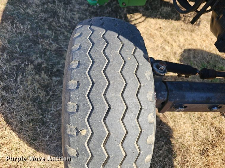 image for item NP9118 2004 John Deere 5320  tractor