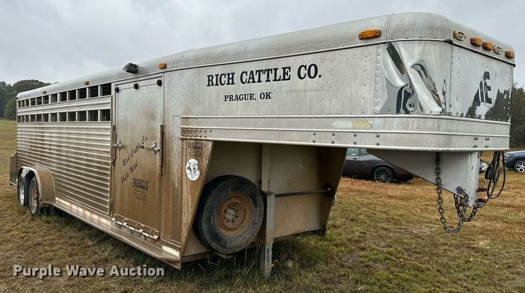 image for item NQ9486 2004 Elite  livestock trailer
