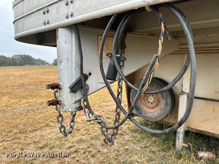 image for item NQ9486 2004 Elite  livestock trailer