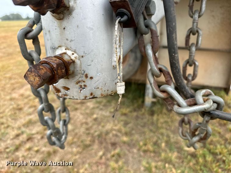 image for item NQ9486 2004 Elite  livestock trailer