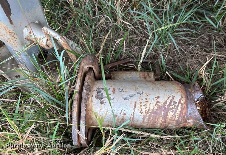 image for item NQ9486 2004 Elite  livestock trailer