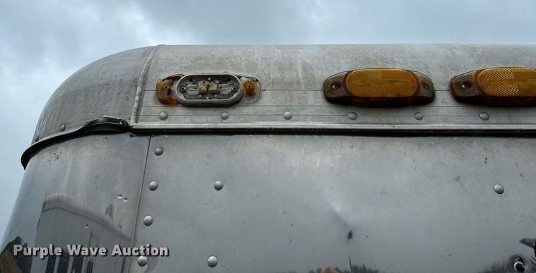 image for item NQ9486 2004 Elite  livestock trailer