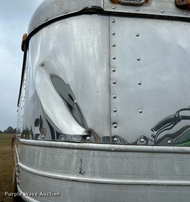 image for item NQ9486 2004 Elite  livestock trailer