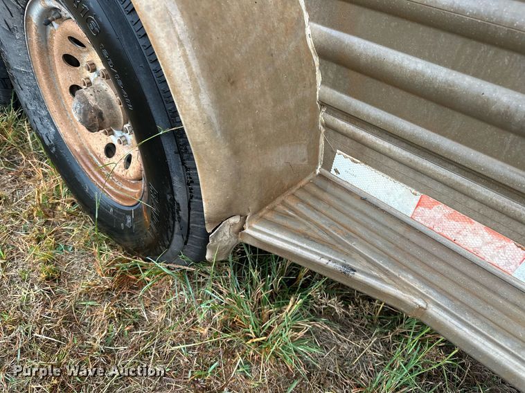 image for item NQ9486 2004 Elite  livestock trailer