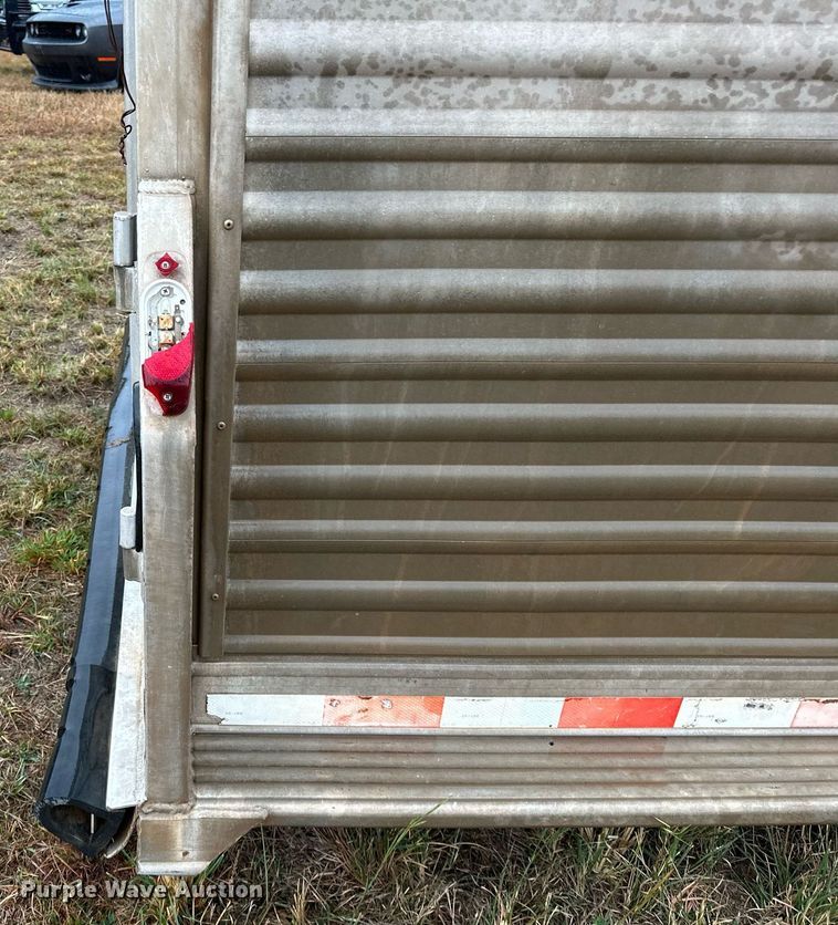 image for item NQ9486 2004 Elite  livestock trailer